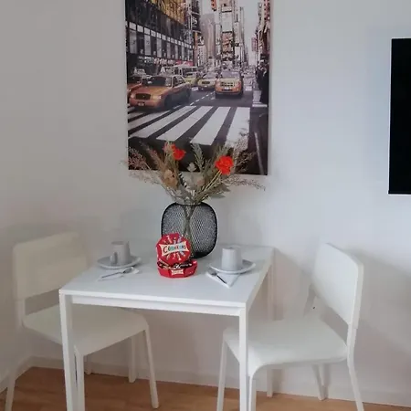 4-room With Balcony ריין